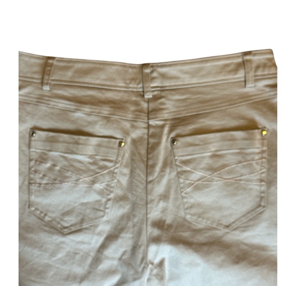 Laura Petites stretch cotton/rayon sateen bermuda short pocket detail hem slit - Picture 8 of 10